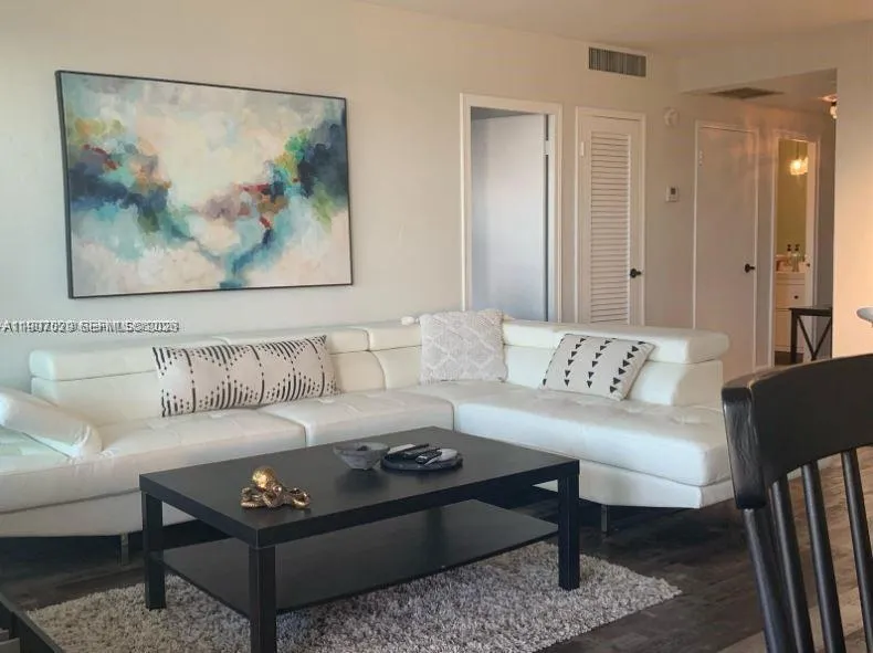 3111 Ocean Dr #811 Hollywood, FL 33019