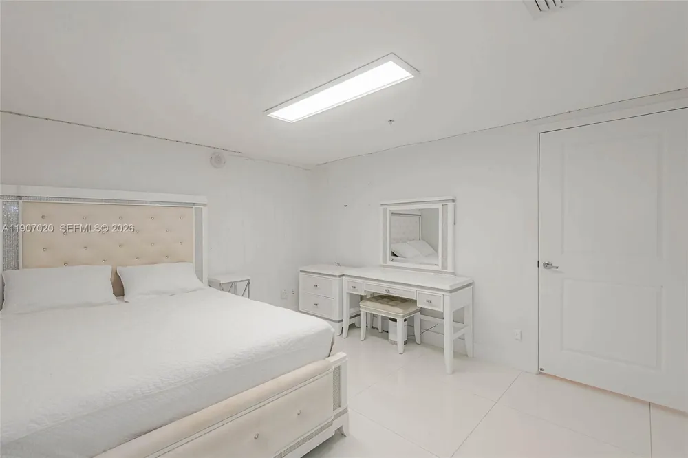 400 Sunny Isles Blvd #906 Sunny Isles Beach, FL 33160