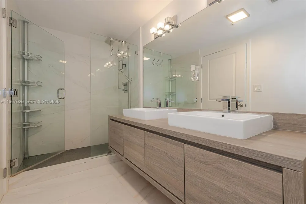 400 Sunny Isles Blvd #906 Sunny Isles Beach, FL 33160