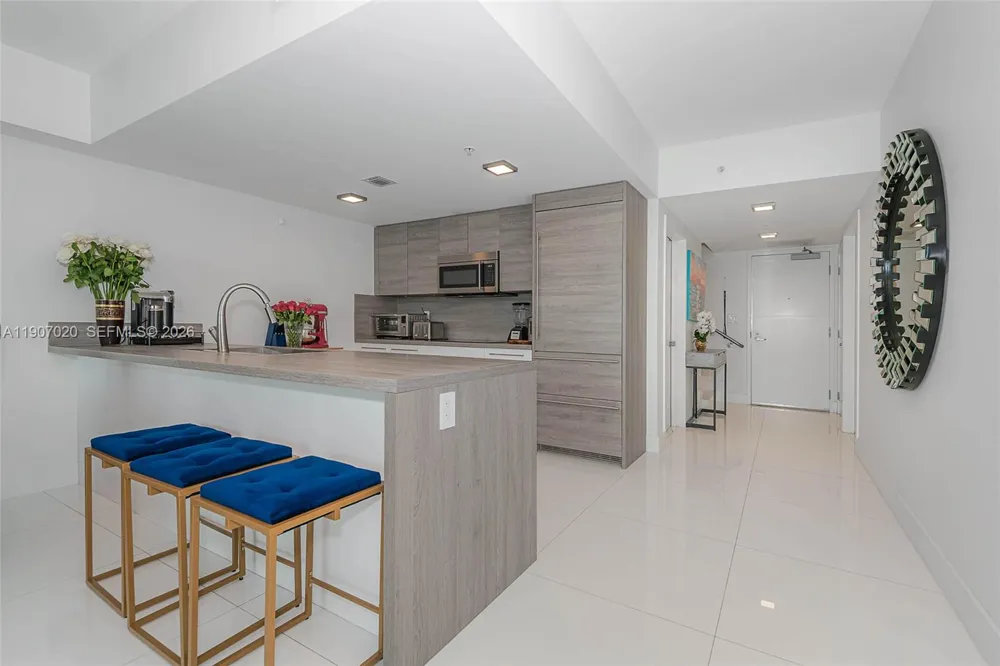 400 Sunny Isles Blvd #906 Sunny Isles Beach, FL 33160