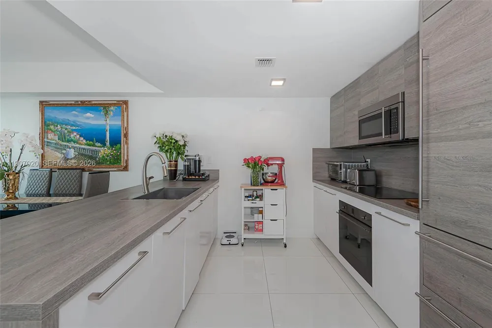 400 Sunny Isles Blvd #906 Sunny Isles Beach, FL 33160