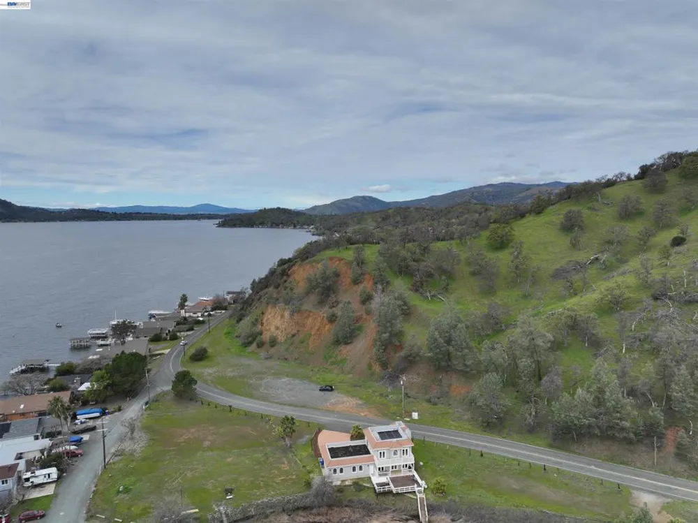 11130 Lakeshore Dr Clearlake, CA 95424