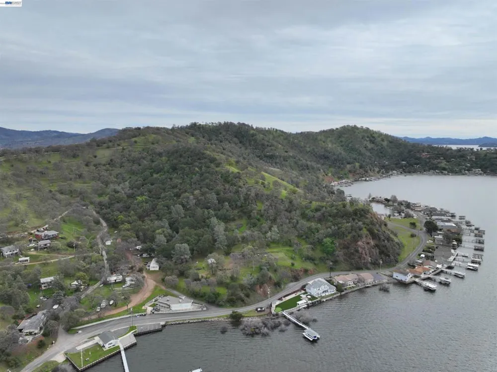 11130 Lakeshore Dr Clearlake, CA 95424