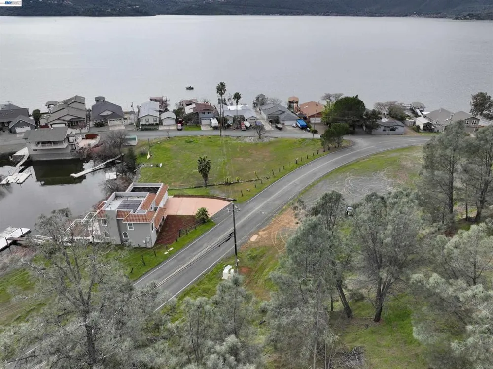 11130 Lakeshore Dr Clearlake, CA 95424