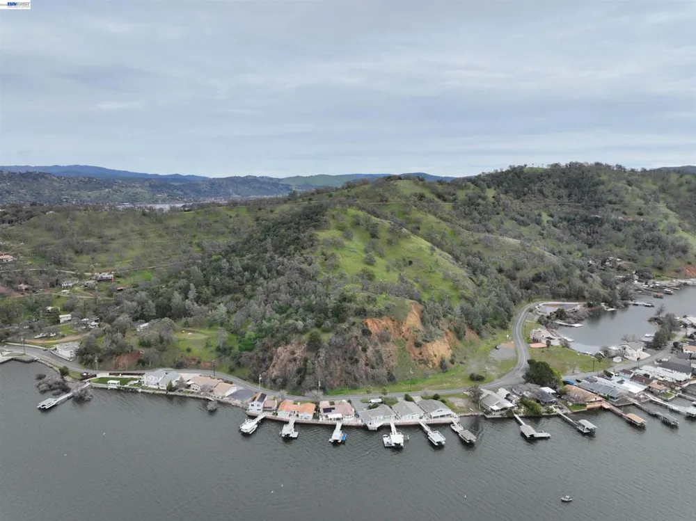 11130 Lakeshore Dr Clearlake, CA 95424
