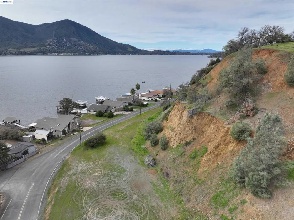 11130 Lakeshore Dr Clearlake, CA 95424