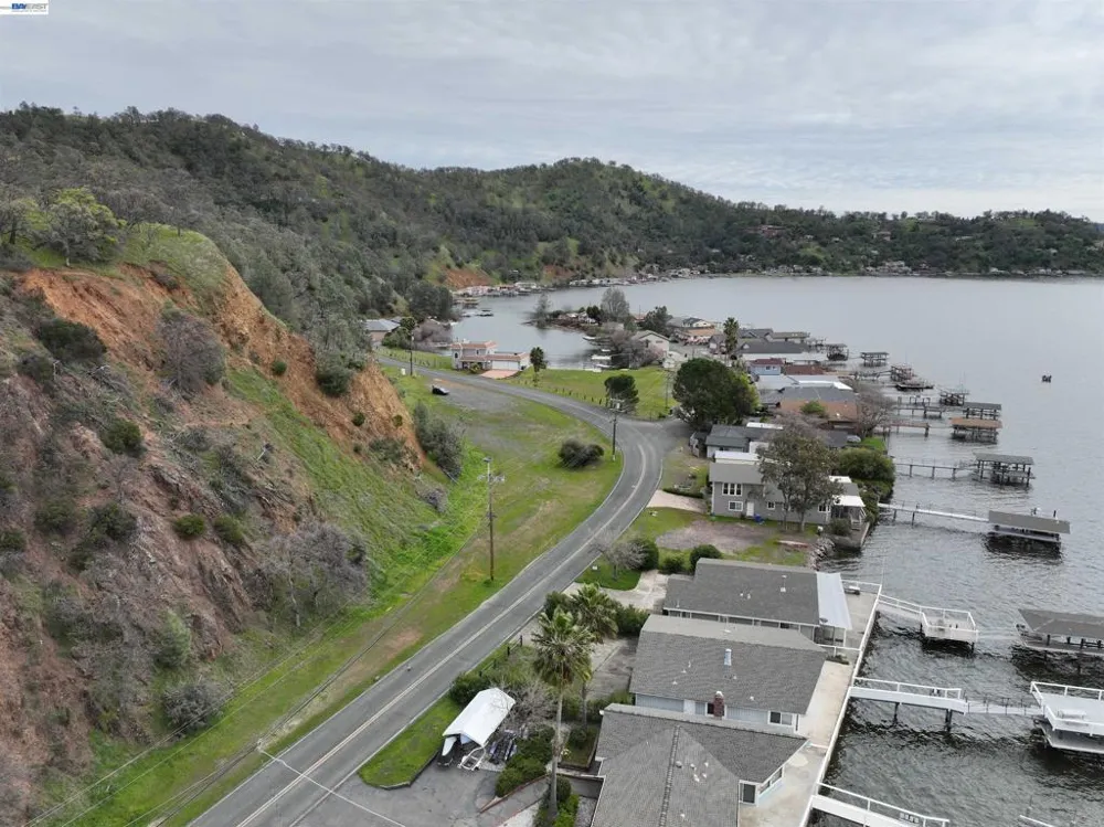 11130 Lakeshore Dr Clearlake, CA 95424