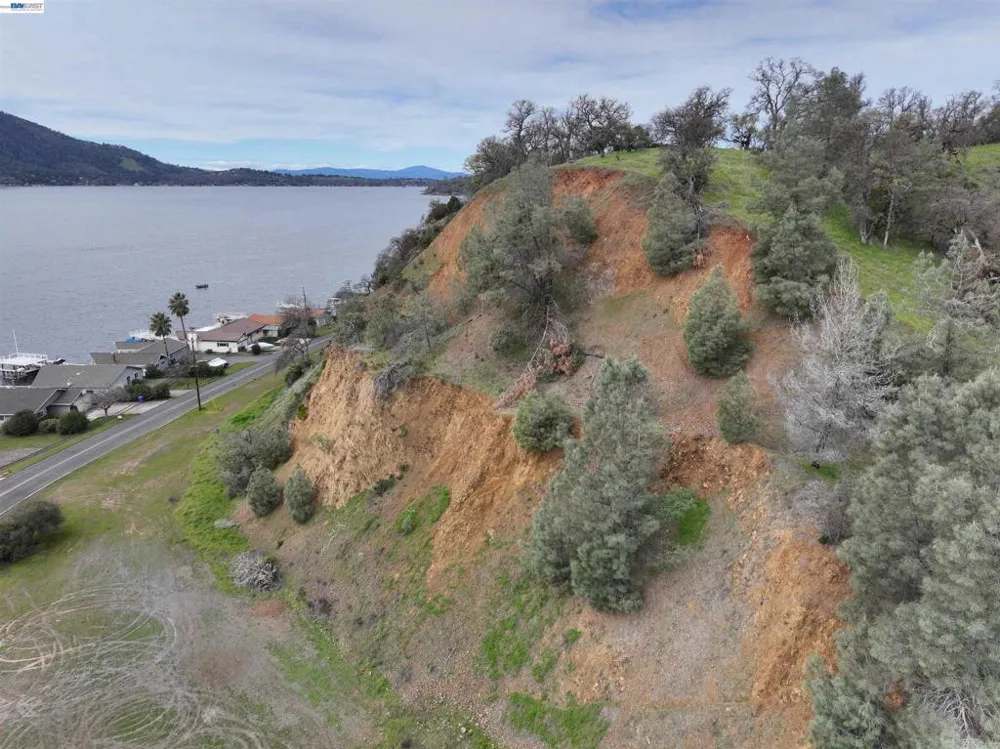 11130 Lakeshore Dr Clearlake, CA 95424