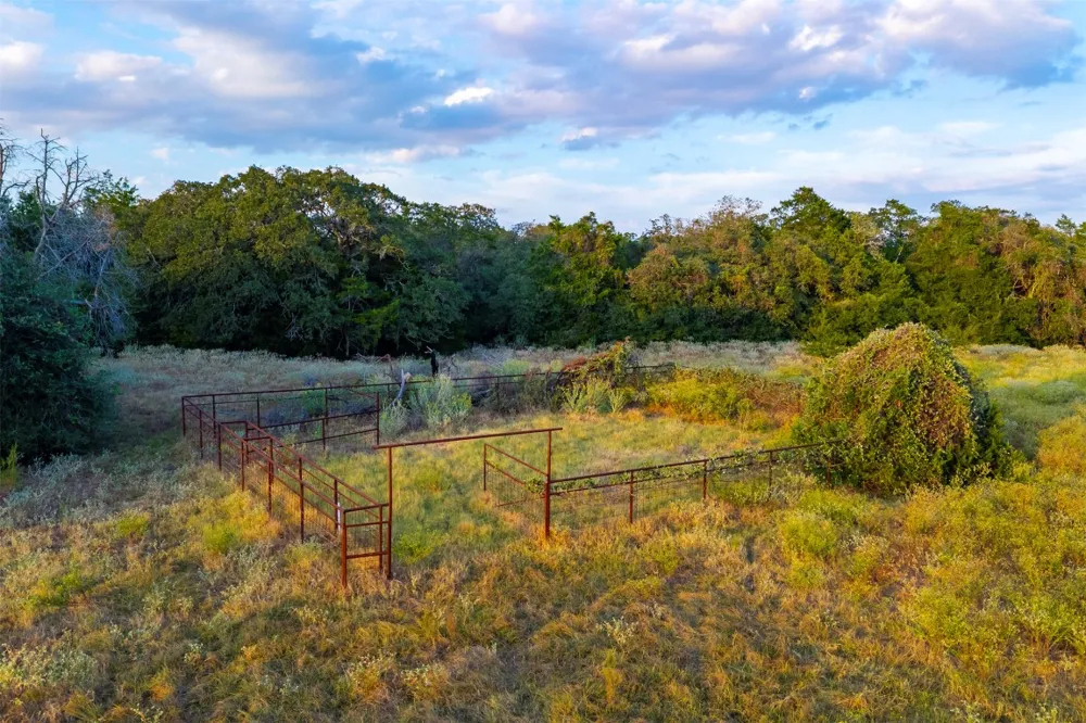 1400 Fm 535 Smithville, TX 78957