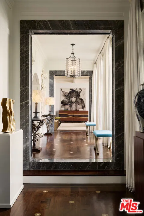 250 Carolwood Drive Los Angeles, CA 90077