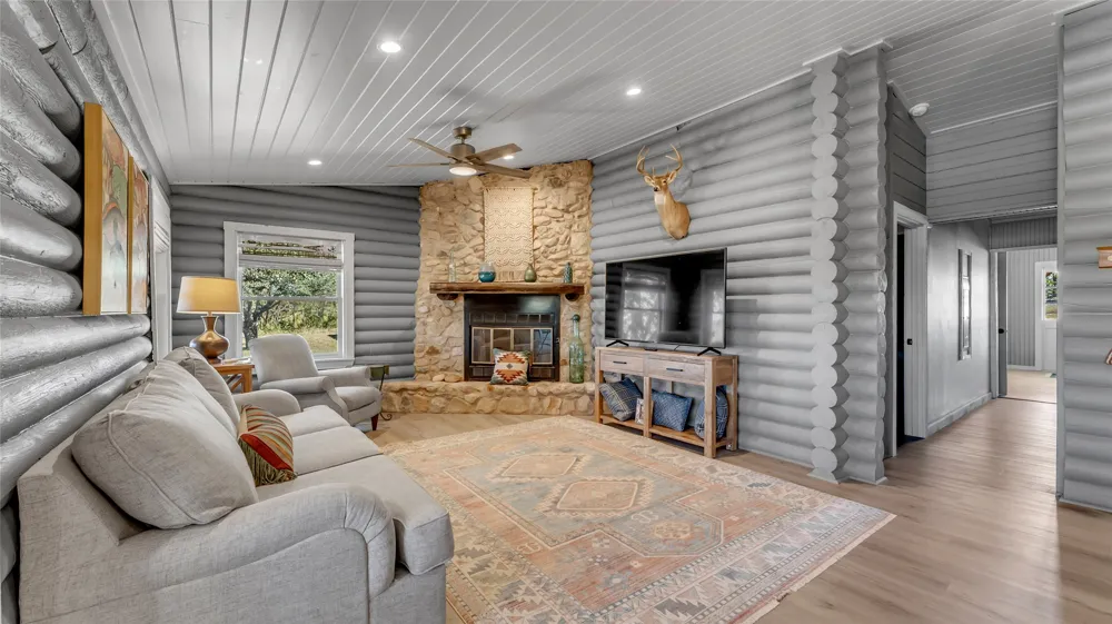 261 Diamond Cross Drive Llano, TX 78643