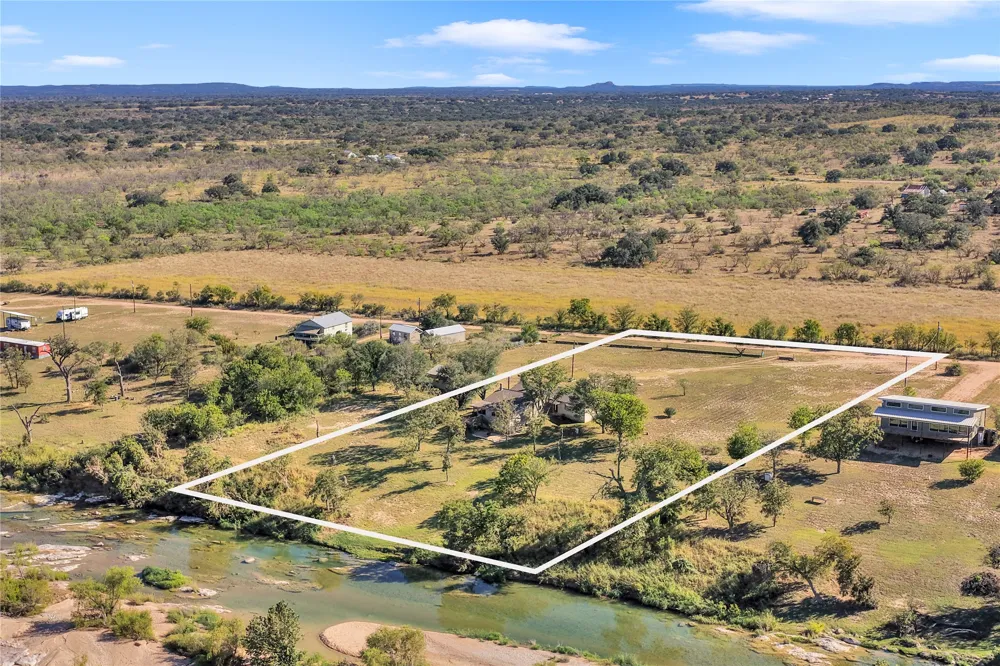 261 Diamond Cross Drive Llano, TX 78643