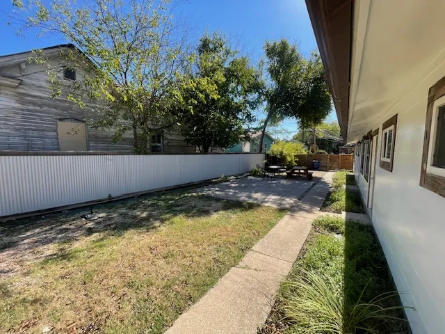 1113 E 3rd Street #B Austin, TX 78702