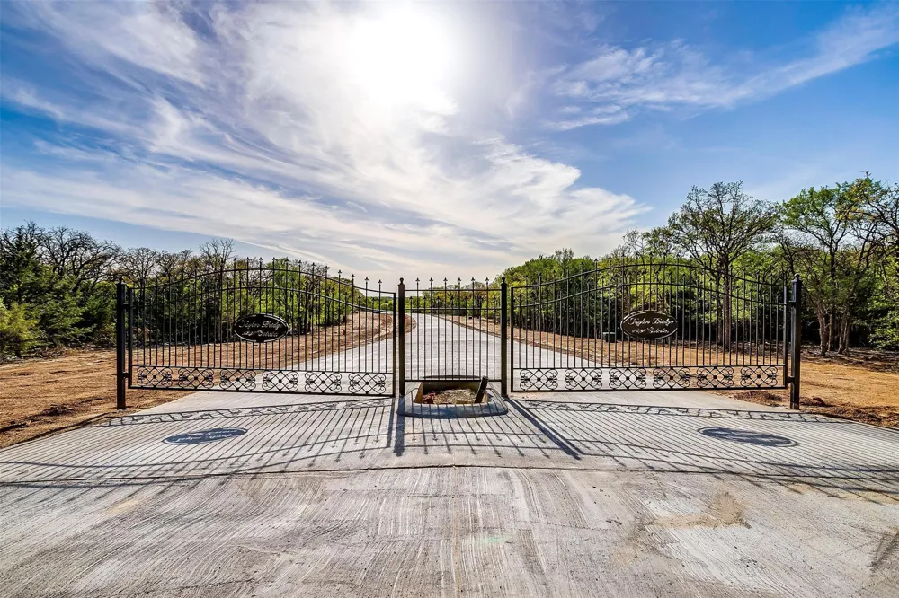 1601 Private Access 60200 Burleson, TX 76028