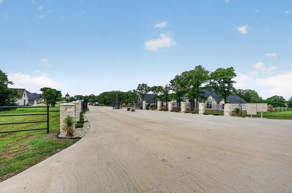 1601 Private Access 60200 Burleson, TX 76028