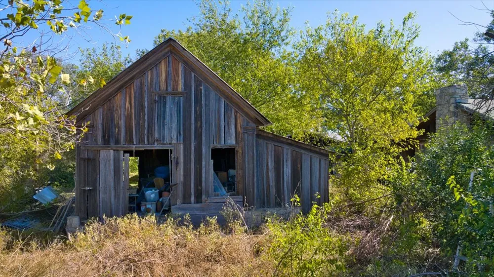 112 Loop 308 Briggs, TX 78608