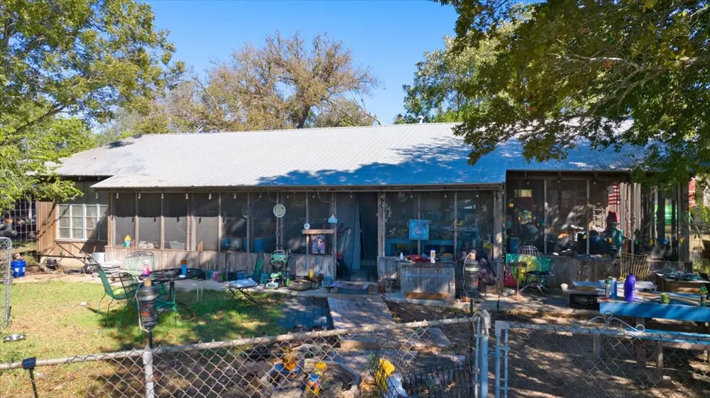 112 Loop 308 Briggs, TX 78608