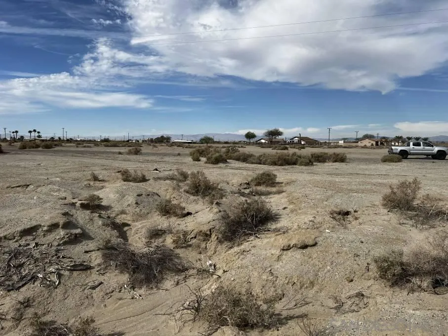 2354 HONOLULU AVENUE Salton City, CA 92274