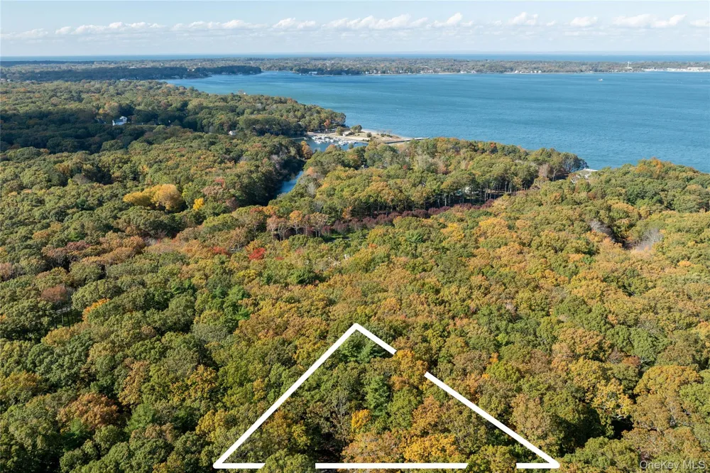 11195 Bayview Road Southold, NY 11971