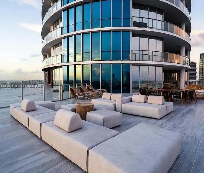 851 NE 1st Ave #4811 Miami, FL 33132