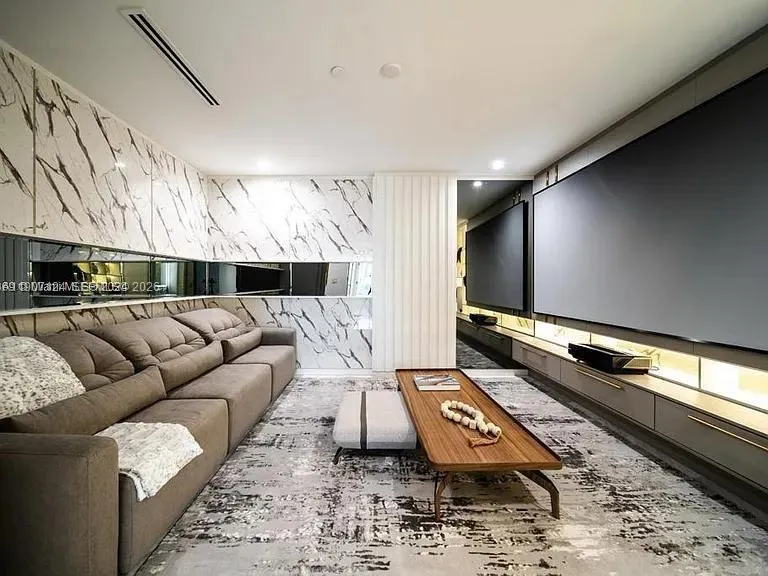 851 NE 1st Ave #4811 Miami, FL 33132