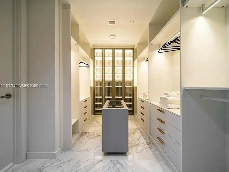 851 NE 1st Ave #4811 Miami, FL 33132