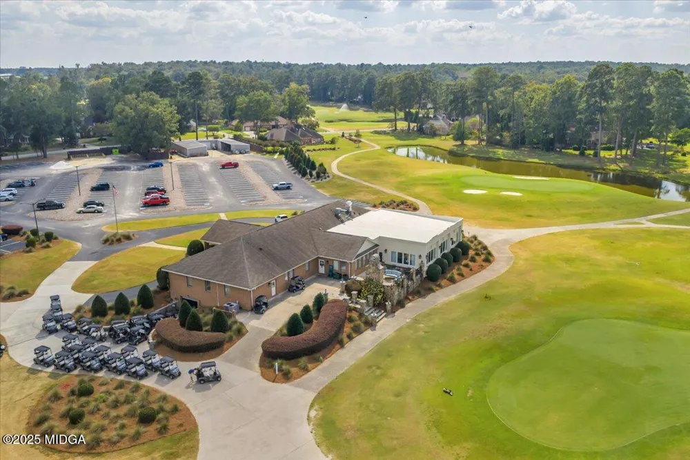 215 Falcon Crest Crest Warner Robins, GA 31088