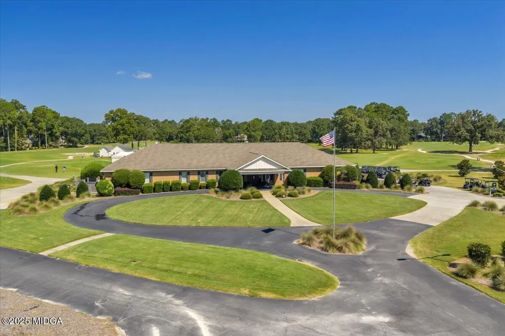 215 Falcon Crest Crest Warner Robins, GA 31088