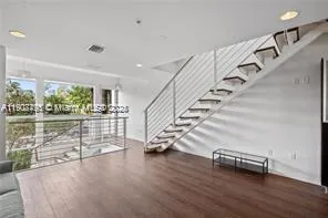 1600 Michigan Ave #7