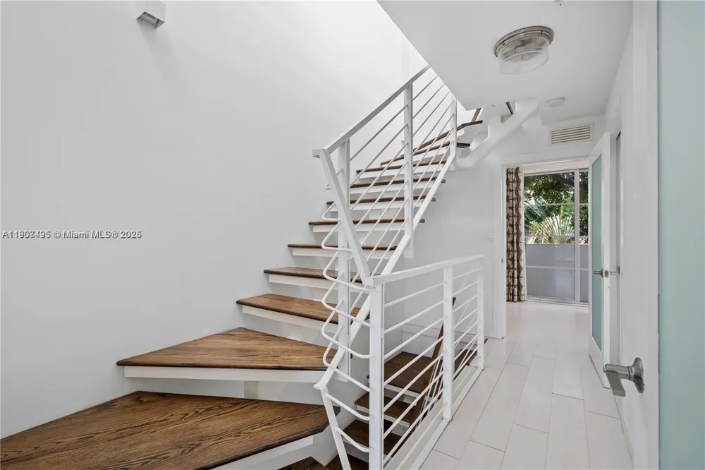 1600 Michigan Ave #7 Miami Beach, FL 33139