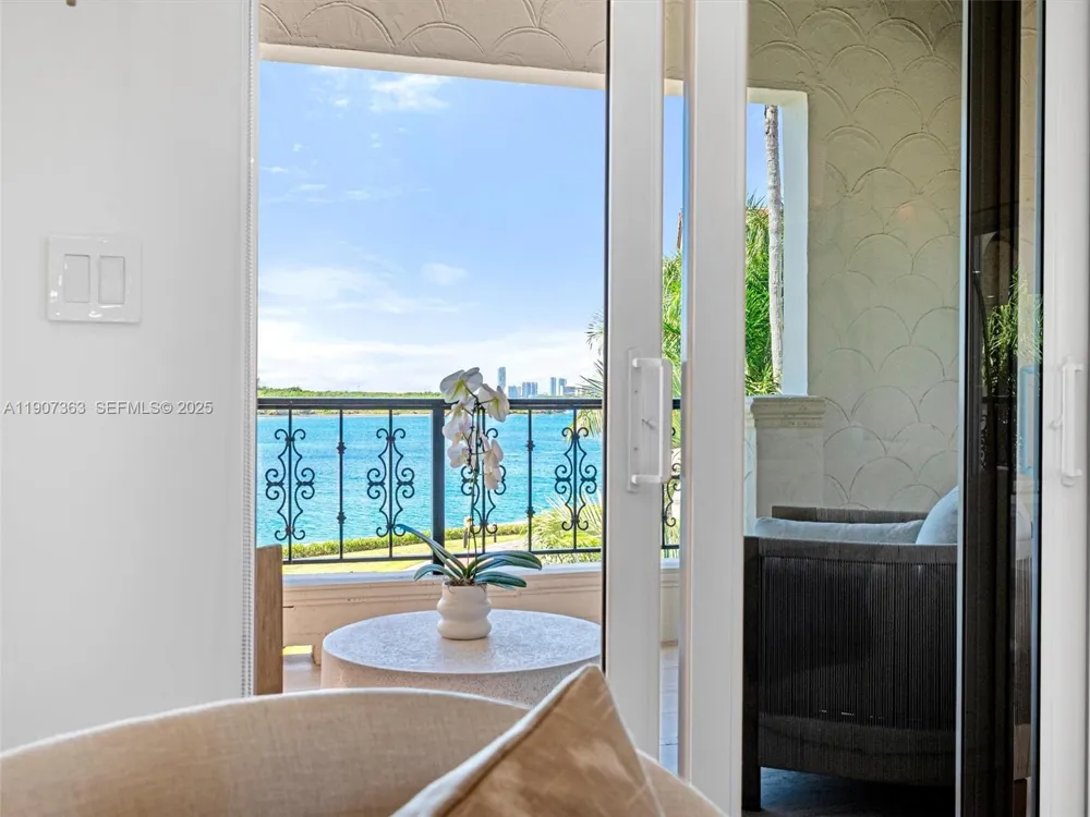 2236 Fisher Island Dr #3306 Miami Beach, FL 33109