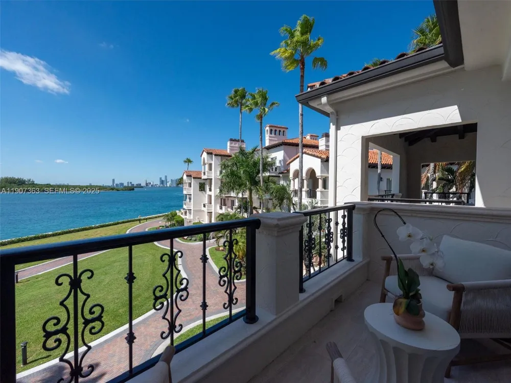 2236 Fisher Island Dr #3306 Miami Beach, FL 33109