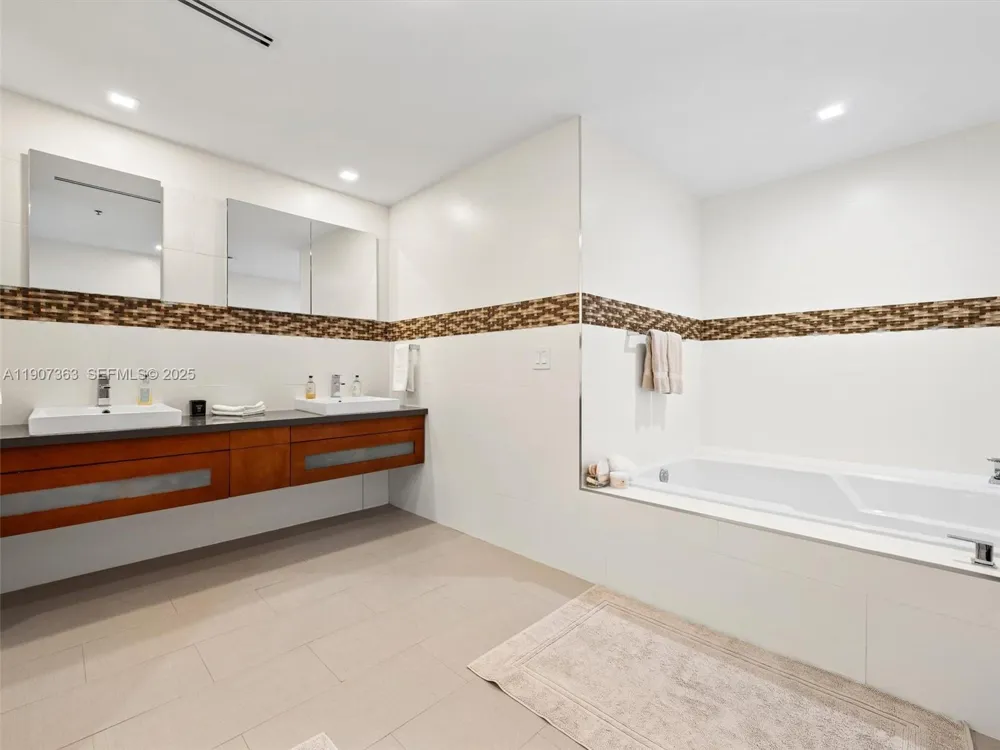 2236 Fisher Island Dr #3306 Miami Beach, FL 33109