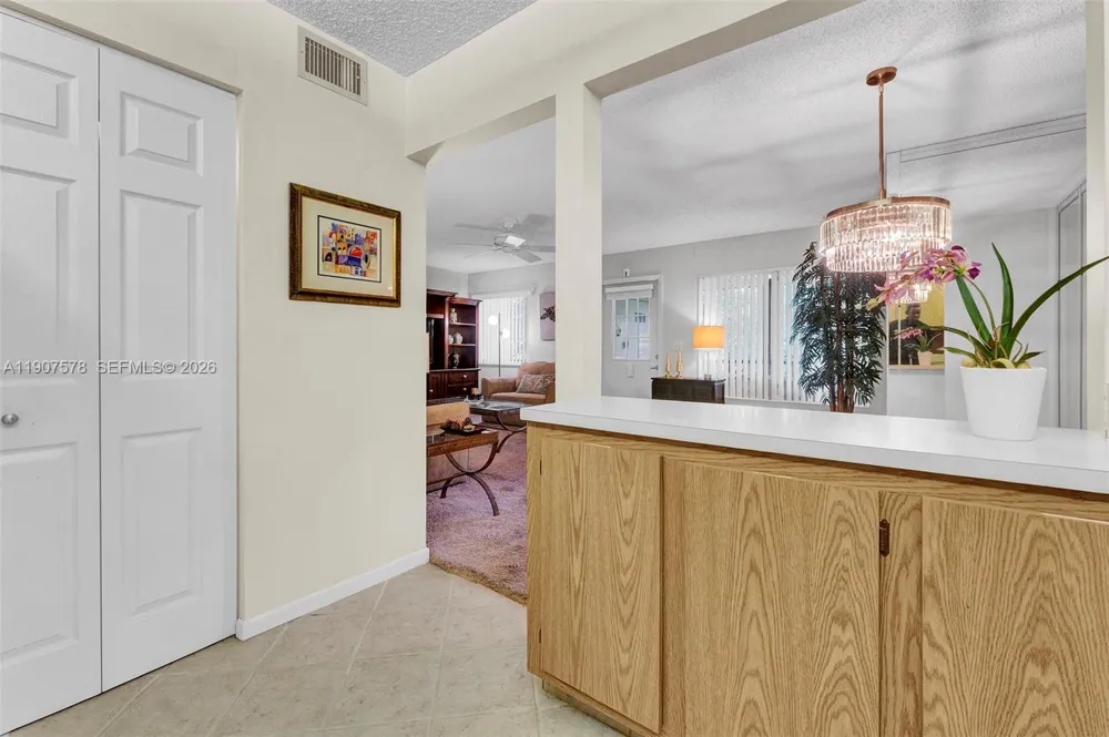 442 Pine Glen Ln #D-2 Green Acres, FL 33463
