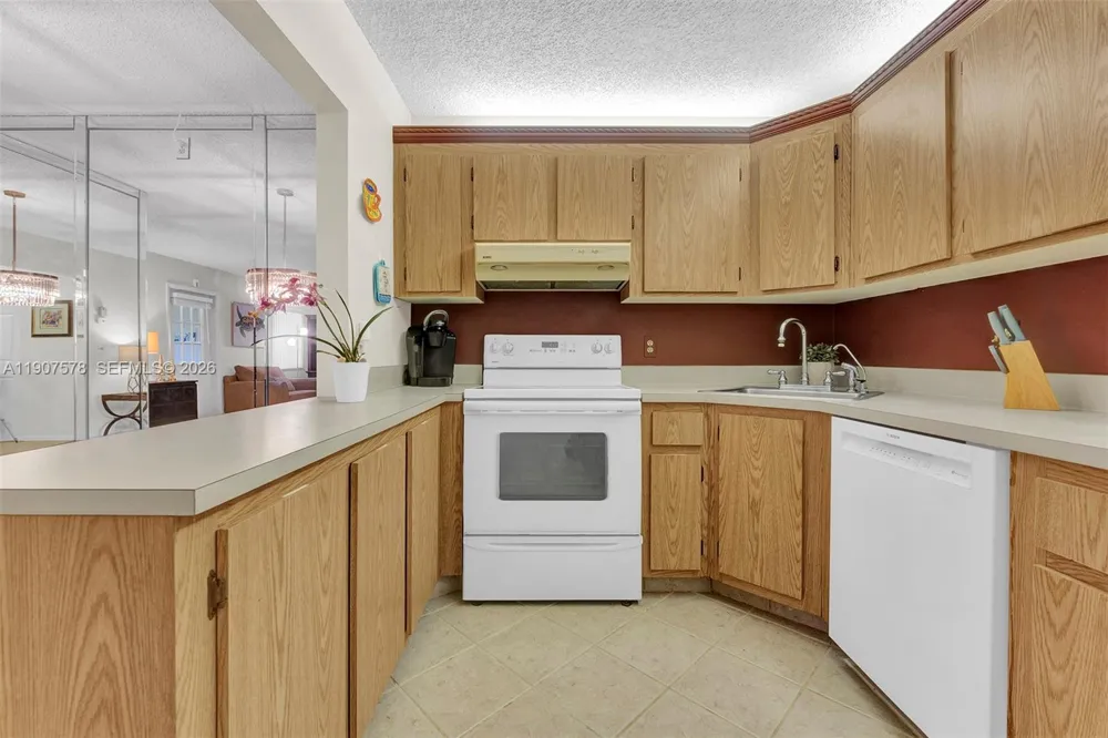442 Pine Glen Ln #D-2 Green Acres, FL 33463