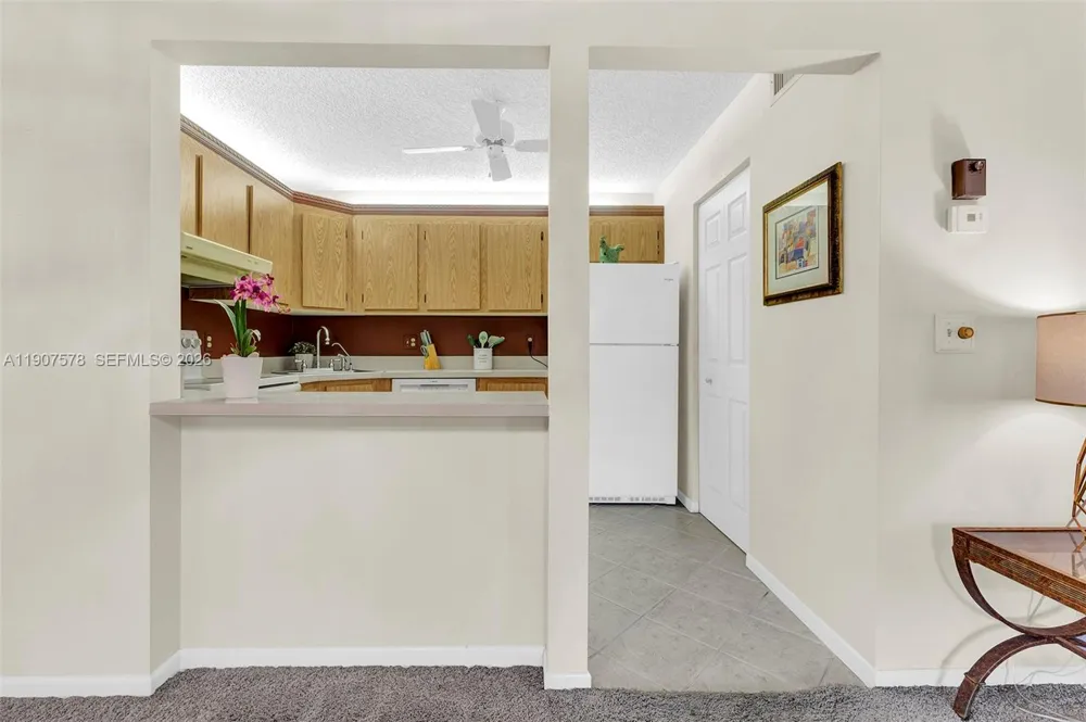 442 Pine Glen Ln #D-2 Green Acres, FL 33463