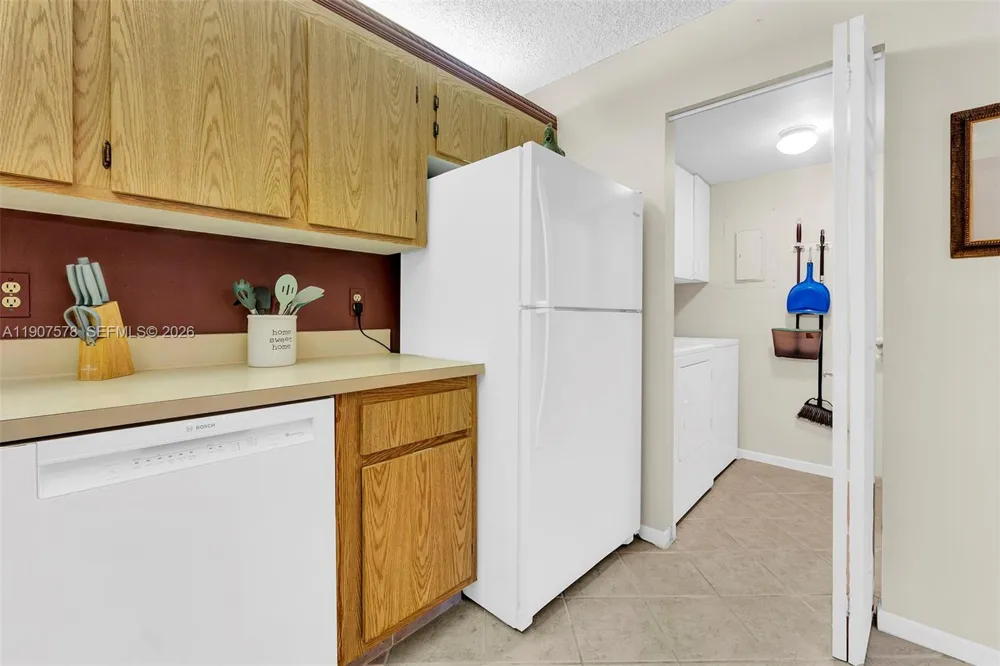 442 Pine Glen Ln #D-2 Green Acres, FL 33463