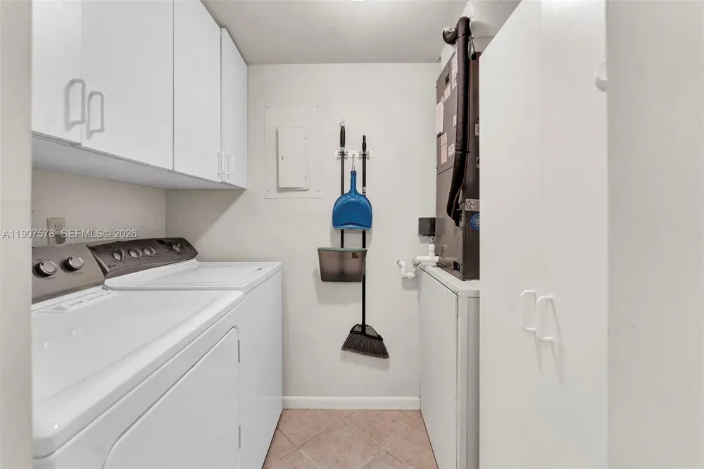 442 Pine Glen Ln #D-2 Green Acres, FL 33463