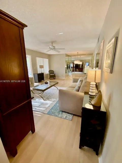 442 Pine Glen Ln #D-2 Green Acres, FL 33463