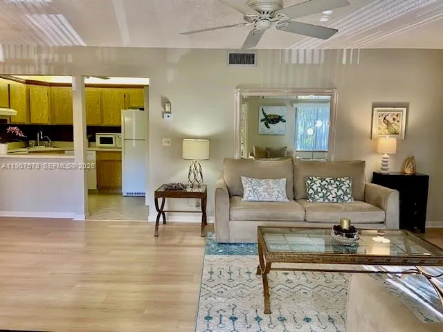 442 Pine Glen Ln #D-2 Green Acres, FL 33463