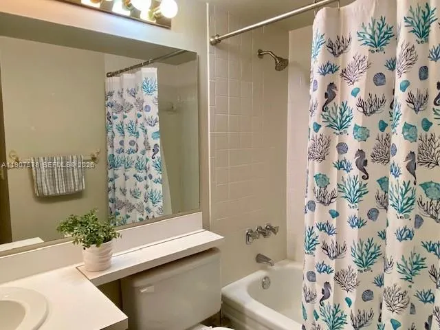 442 Pine Glen Ln #D-2 Green Acres, FL 33463