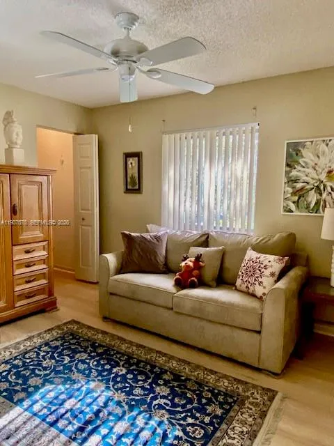 442 Pine Glen Ln #D-2 Green Acres, FL 33463