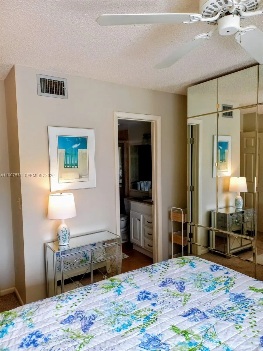 442 Pine Glen Ln #D-2 Green Acres, FL 33463
