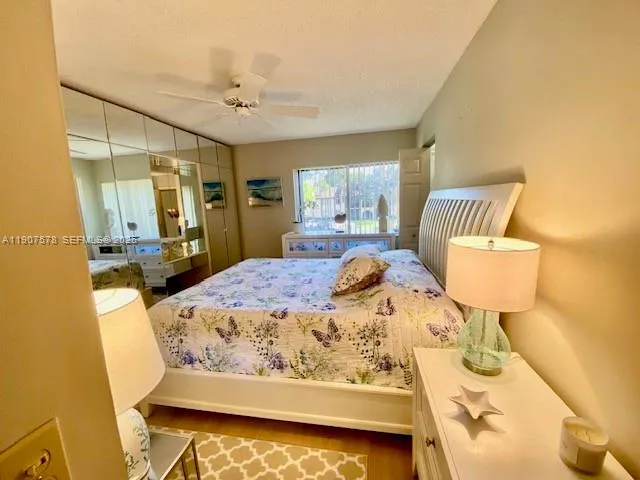 442 Pine Glen Ln #D-2 Green Acres, FL 33463