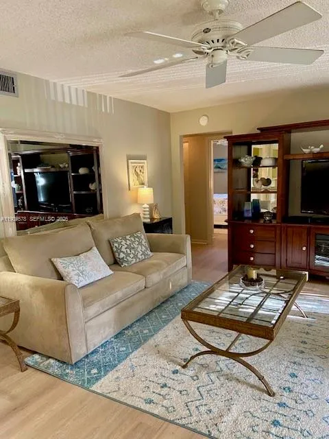 442 Pine Glen Ln #D-2 Green Acres, FL 33463