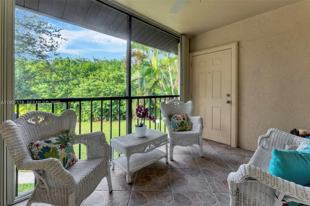 442 Pine Glen Ln #D-2 Green Acres, FL 33463