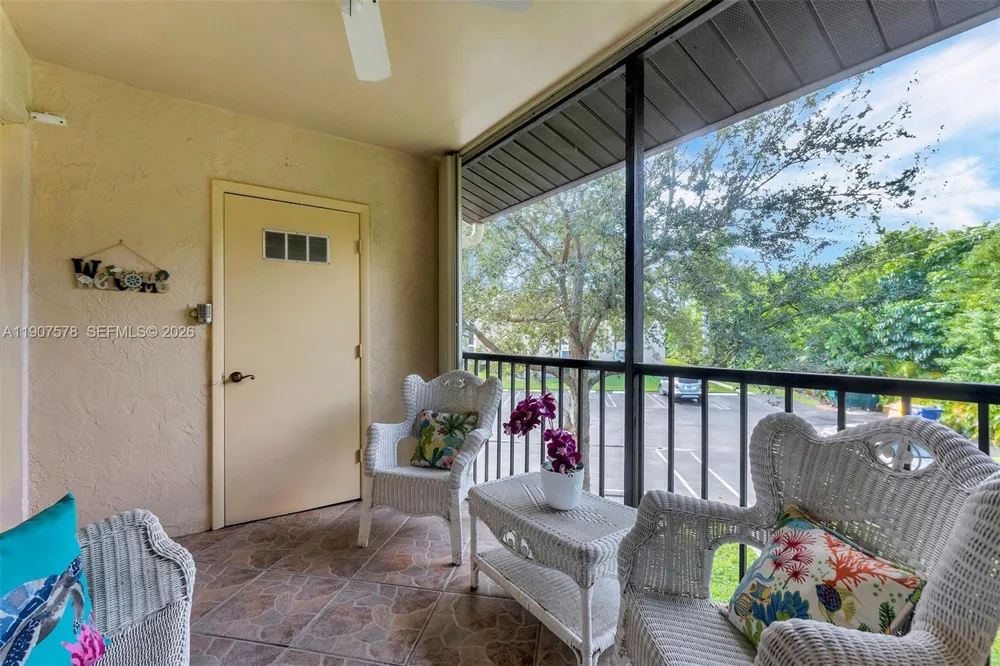 442 Pine Glen Ln #D-2 Green Acres, FL 33463