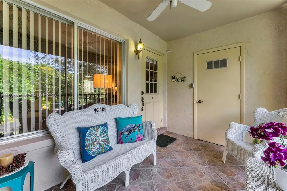 442 Pine Glen Ln #D-2 Green Acres, FL 33463