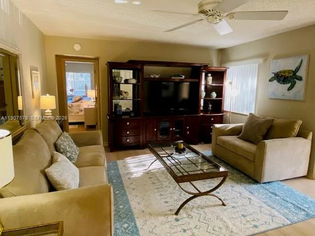 442 Pine Glen Ln #D-2 Green Acres, FL 33463