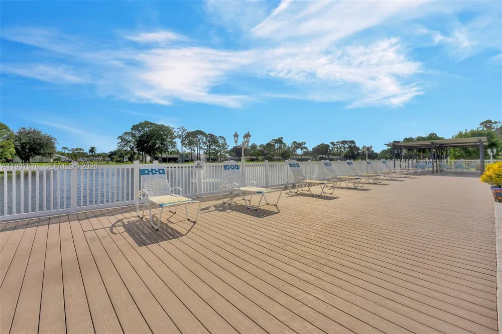 442 Pine Glen Ln #D-2 Green Acres, FL 33463